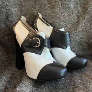 Nine West booties. Unique!